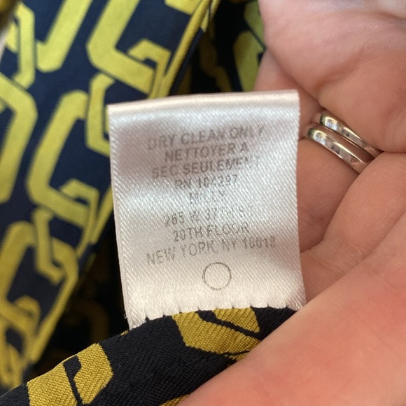 Milly silk long sleeve button down chain blouse size 8 gold blue EUC - Picture 5 of 7